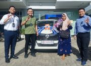 Bank BRI Kantor Cabang Melawi Serahkan Grand Prize Satu Unit Mobil Panen Hadiah Simpedes Periode 1 Tahun 2023