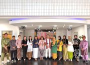 Karyawan BRI Sintang Anggun Berkebaya di Hari Kartini