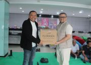 Wujud Apresiasi dan Persahabatan, BRI Kanca Tangerang Merdeka Serahkan Cenderamata kepada Kanca Bumiayu