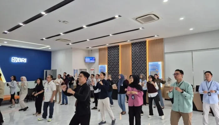 Semangat Kebersamaan, BRI KC Jakarta Daan Mogot Gelar Kegiatan Senam Sehat